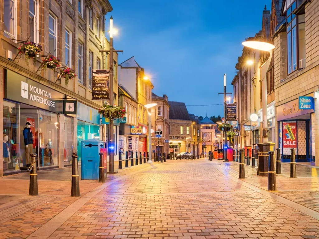 हाई स्ट्रीट में मॉल से भी तेज बढ़ा किराया, दुकानदार प्रीमियम लोकेशन के लिए दे रहे ज्यादा रकम